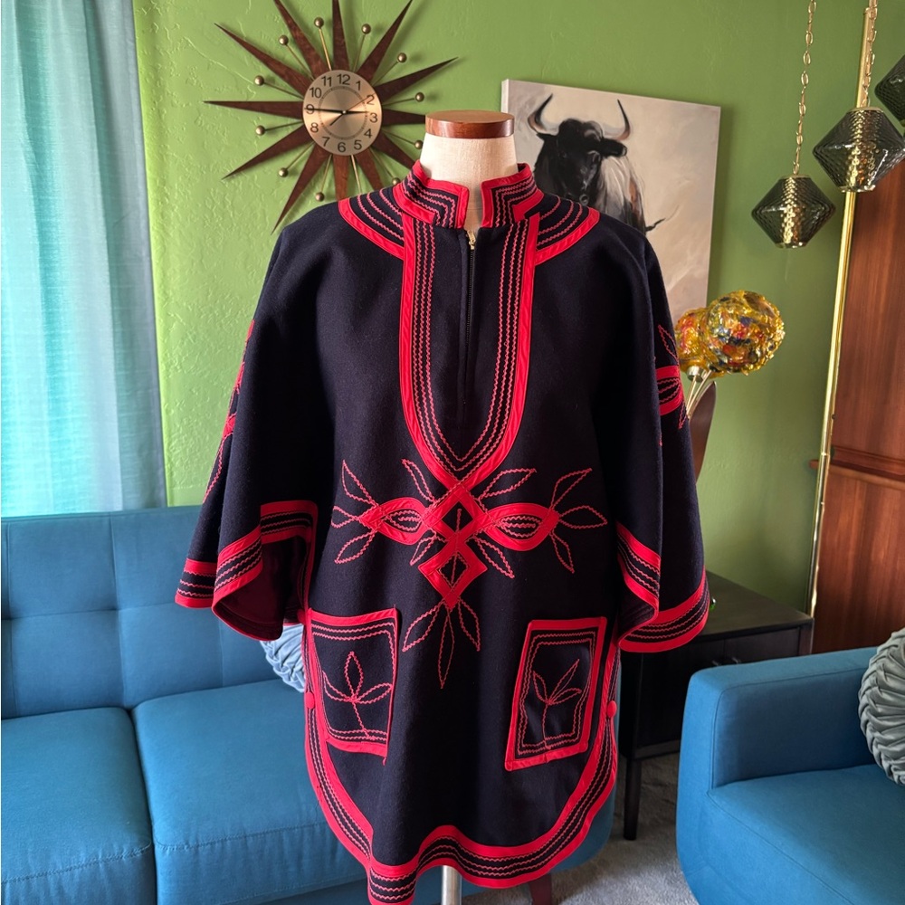 Vintage Cape - Picture 1 of 11